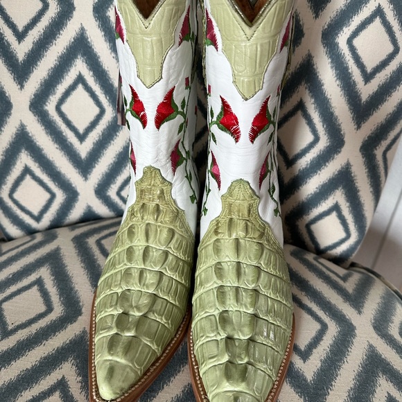 LIKE NEW! Floral Embroidered Ankle Boots - country chic/boho - festival - Picture 7 of 8